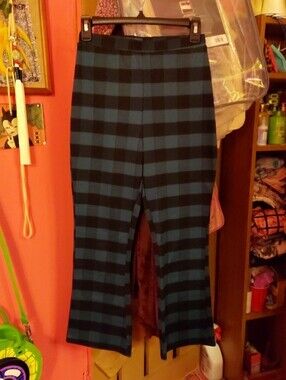 Green & black plaid high waist capris